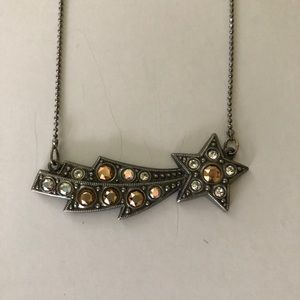 Winter 2016
Seductive Shooting Star Necklace.